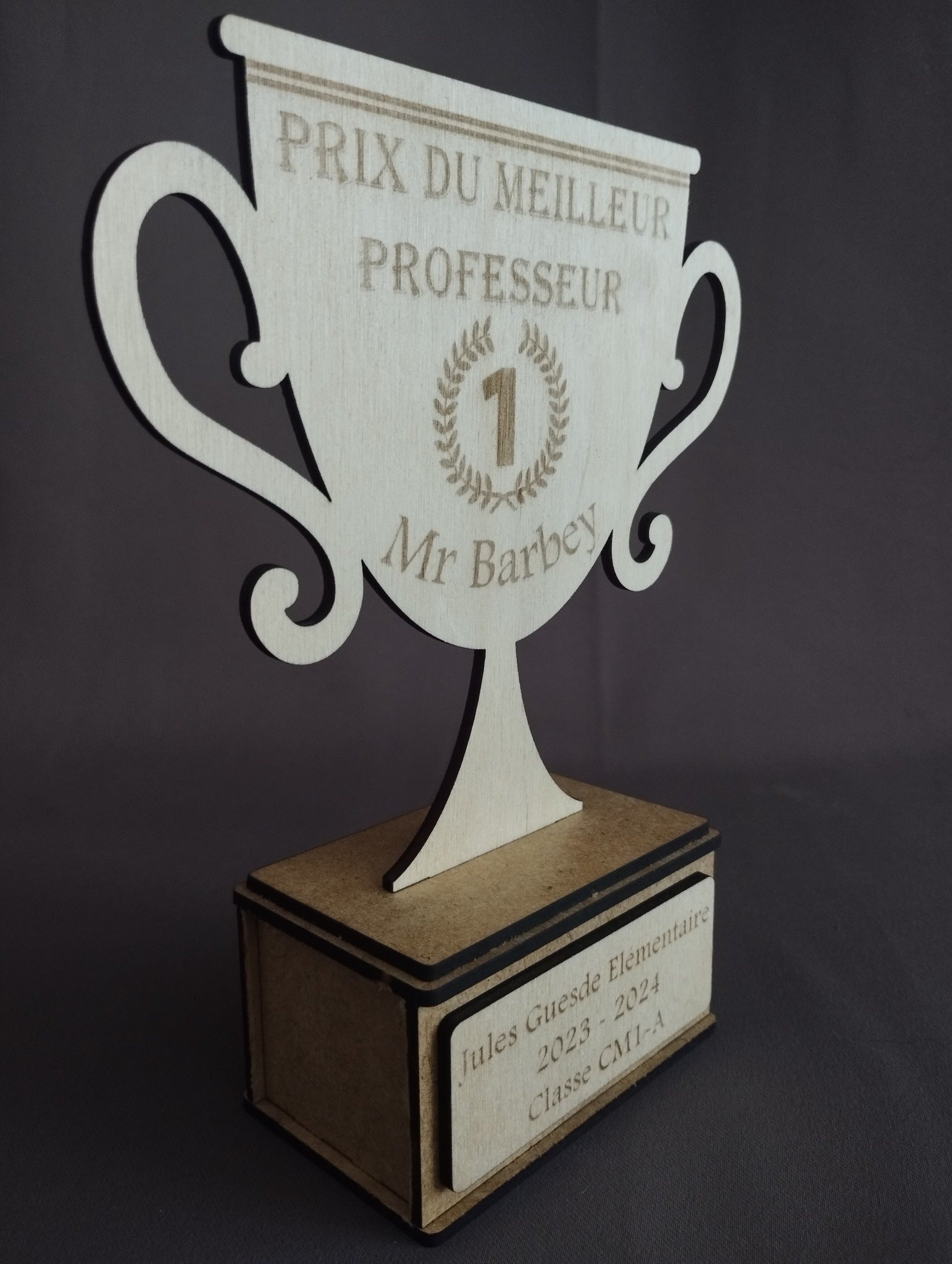 🏆 Coupe Personnalisée en Bois – Gravure Laser Unique