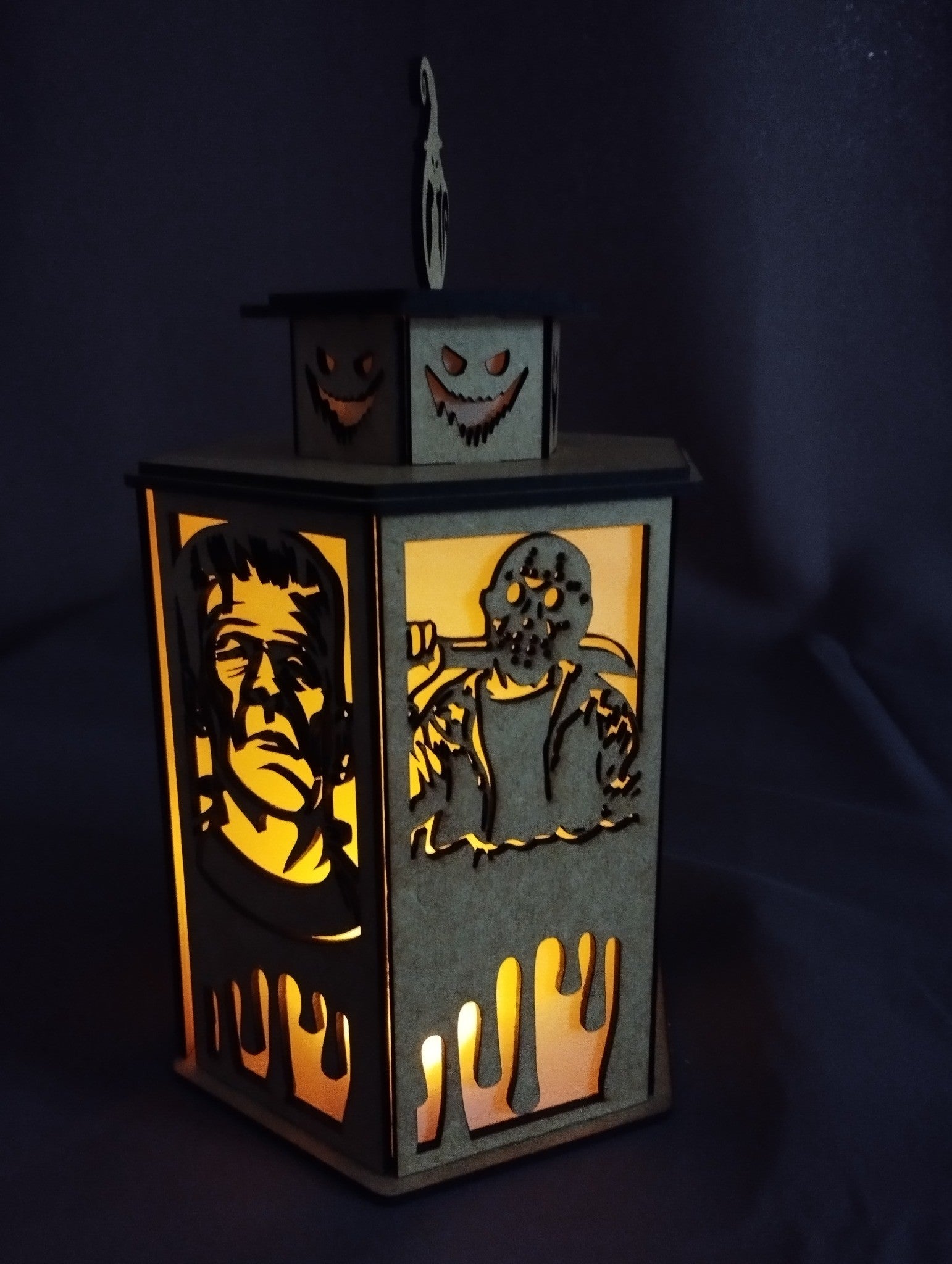 Lanterne Halloween en bois – Personnages cultes de films d’horreur