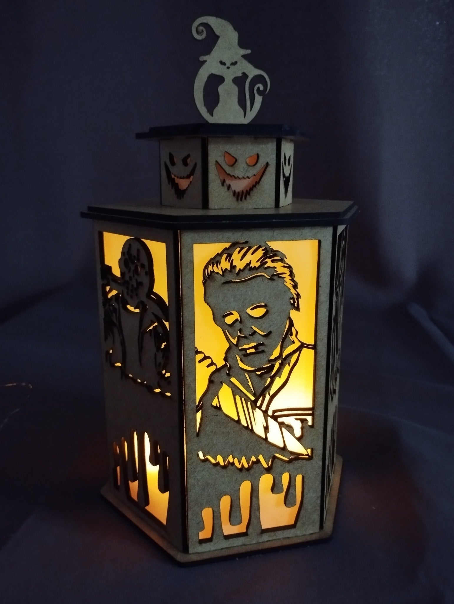 Lanterne Halloween en bois – Personnages cultes de films d’horreur