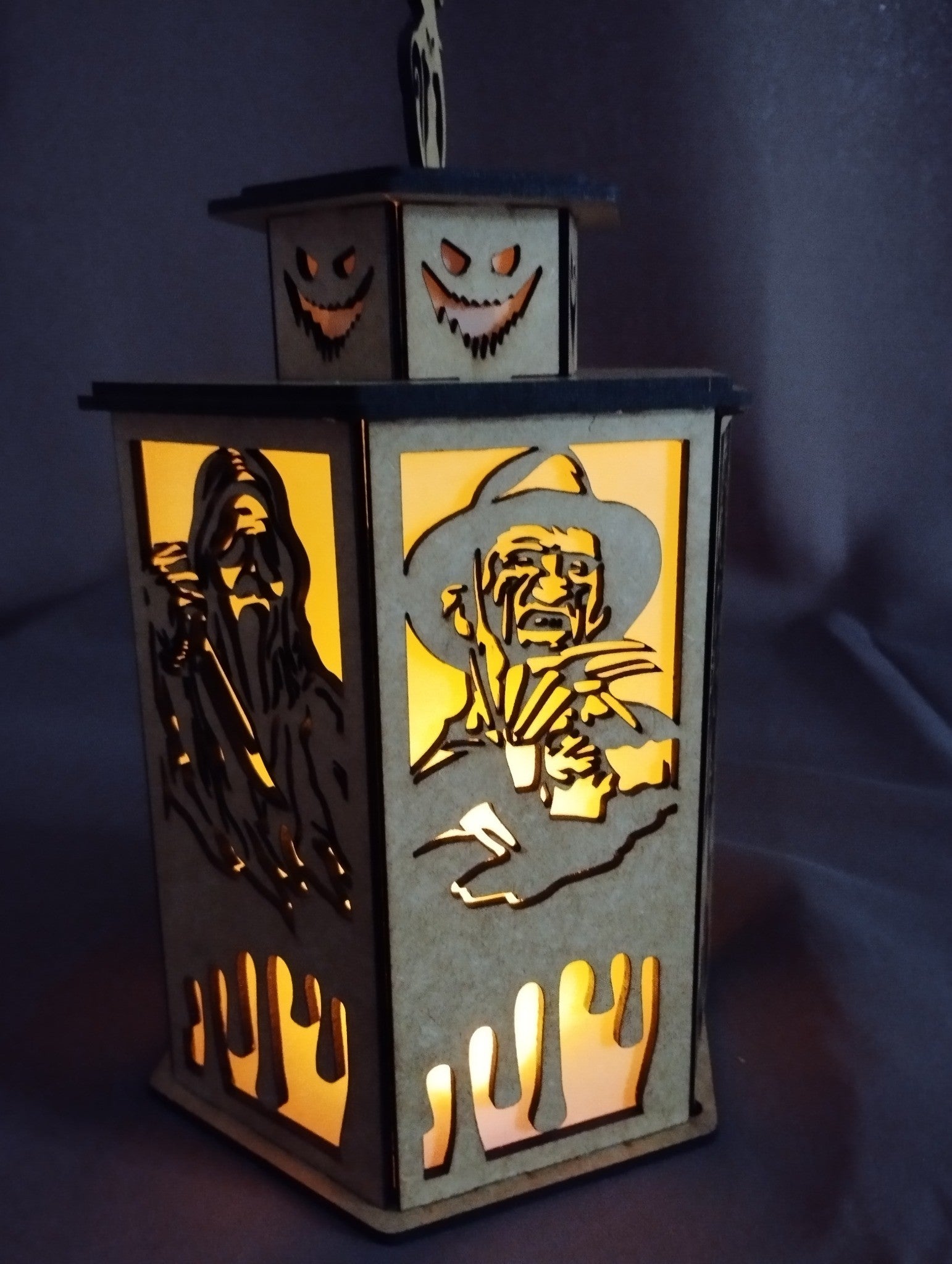 Lanterne Halloween en bois – Personnages cultes de films d’horreur