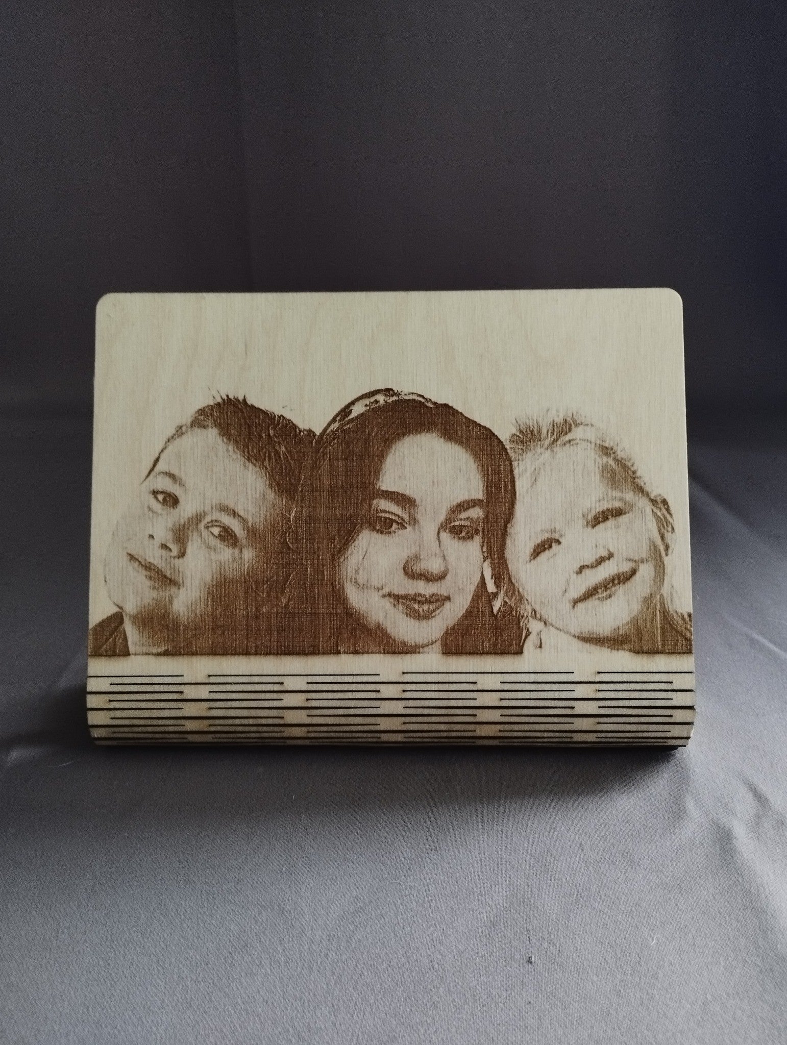 Cadre photo personnalisé en bois – Gravure photo &amp; texte