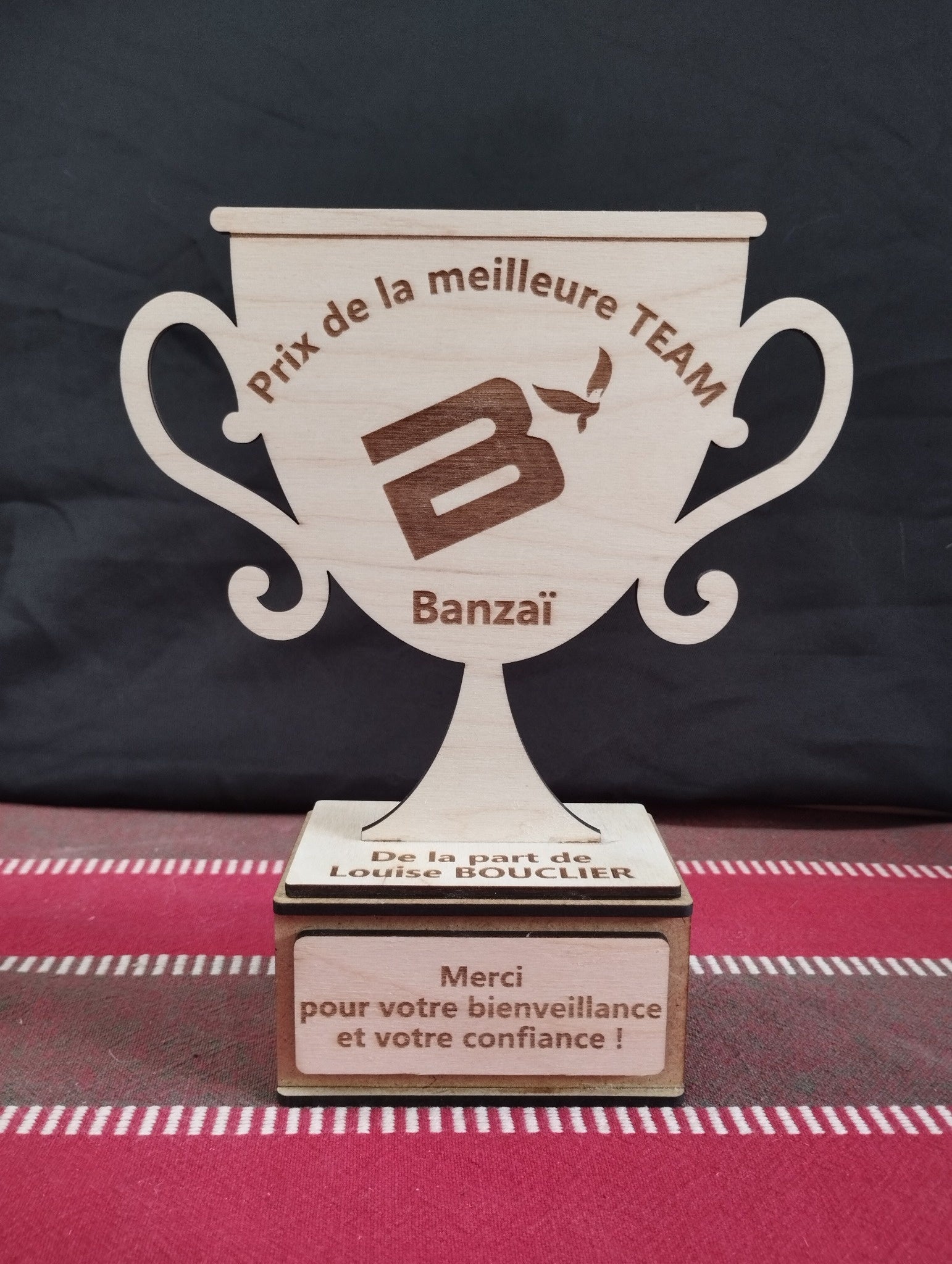 🏆 Coupe Personnalisée en Bois – Gravure Laser Unique