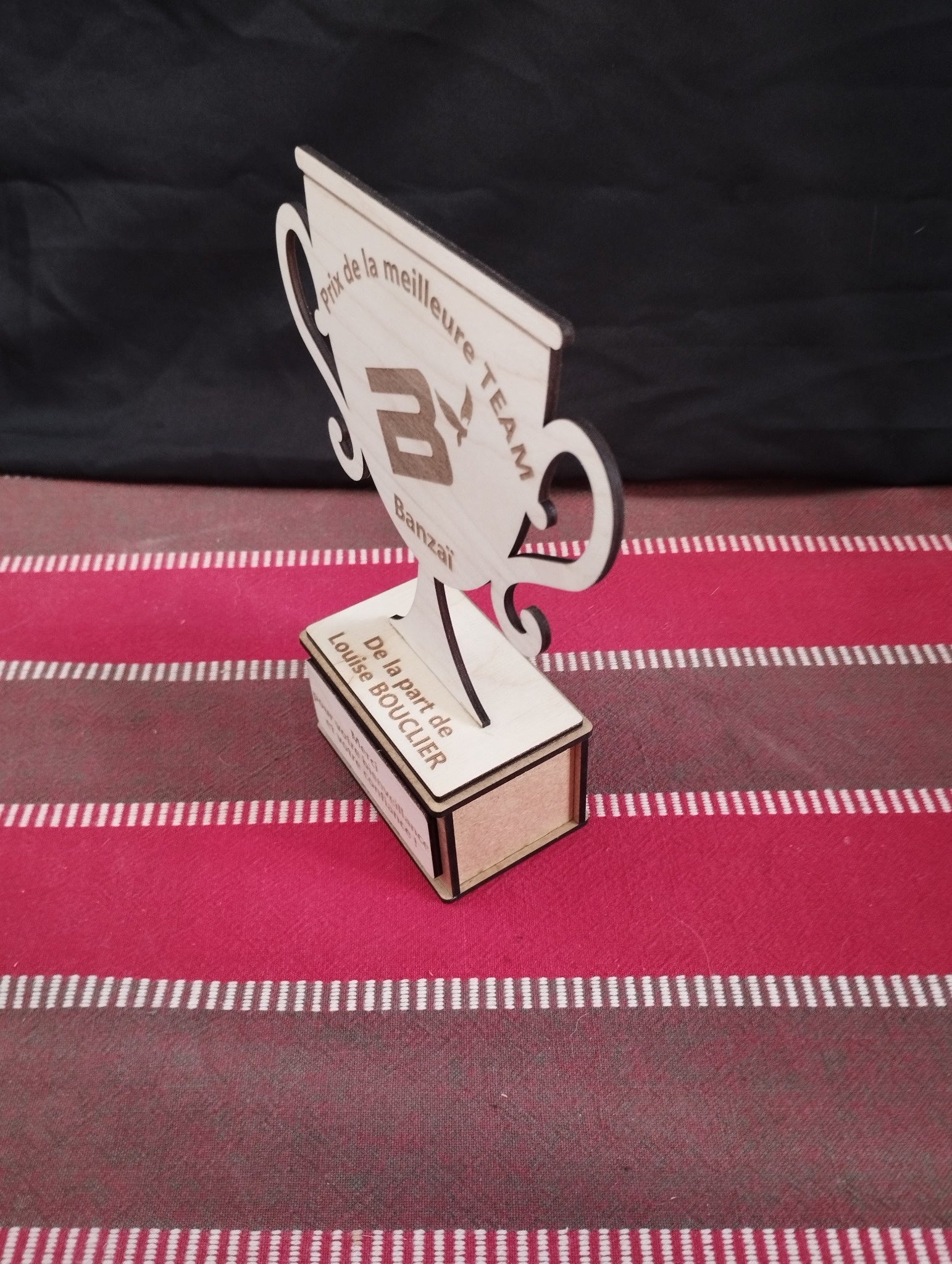 🏆 Coupe Personnalisée en Bois – Gravure Laser Unique