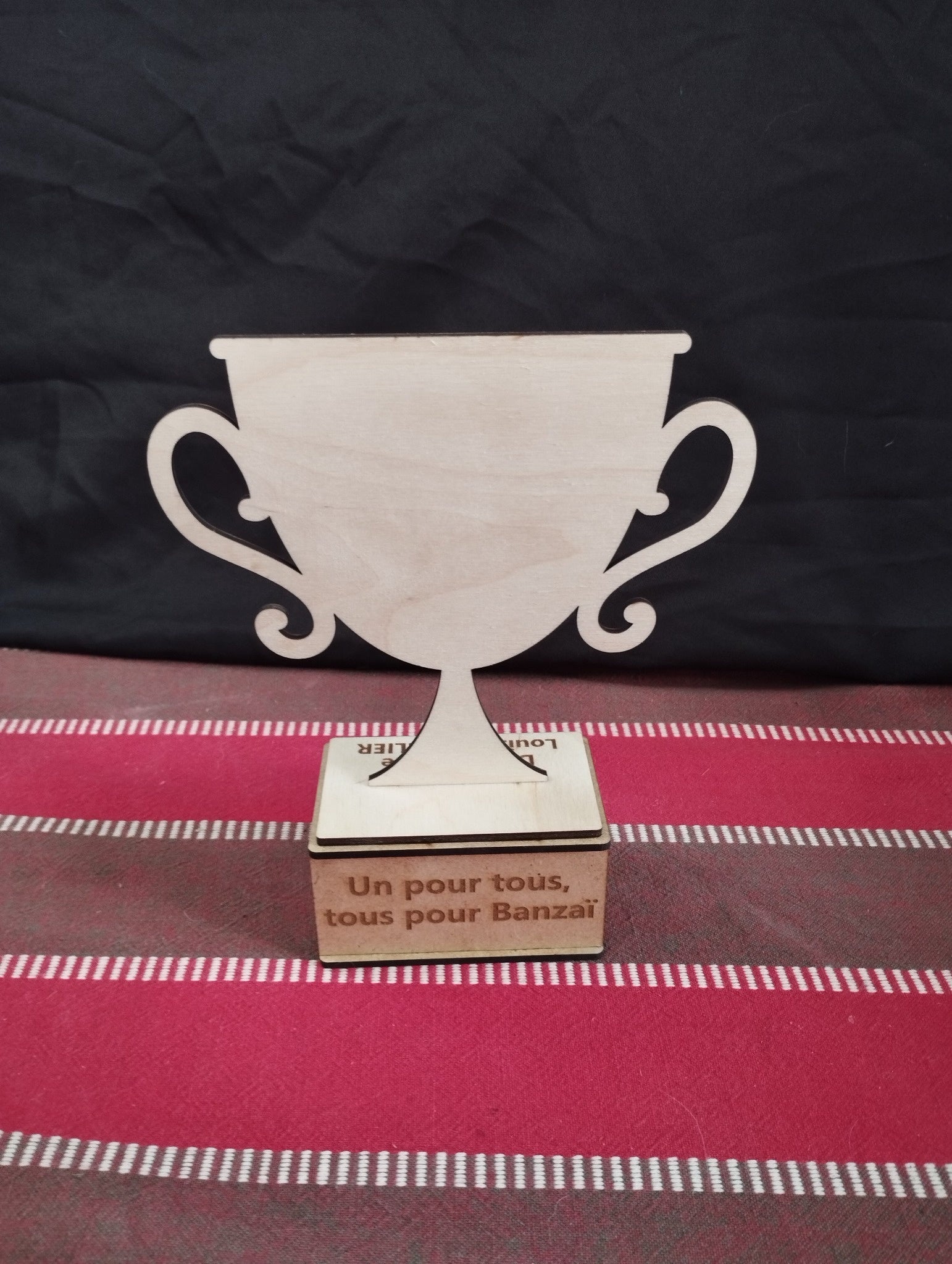 🏆 Coupe Personnalisée en Bois – Gravure Laser Unique