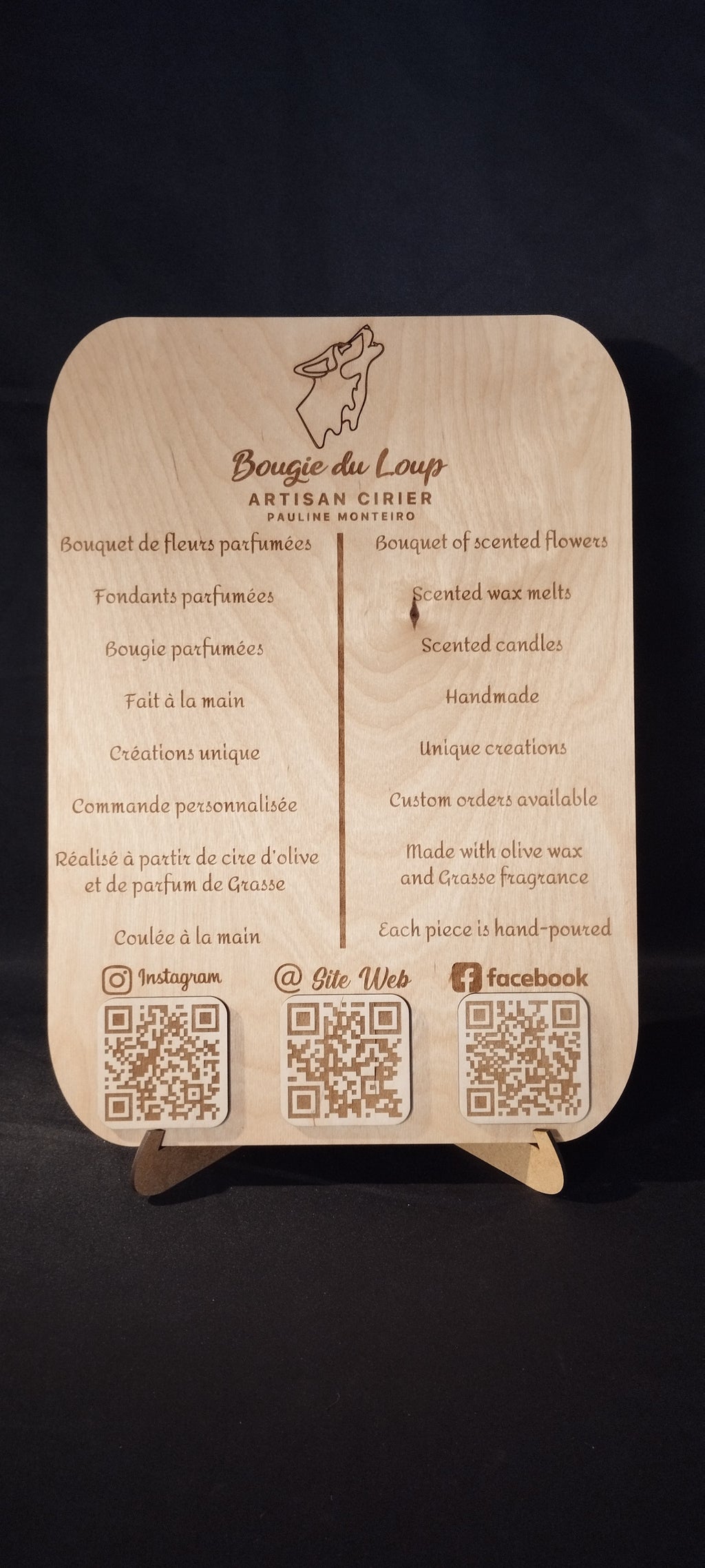 Plaque professionnelle en bois avec chevalet et QR code