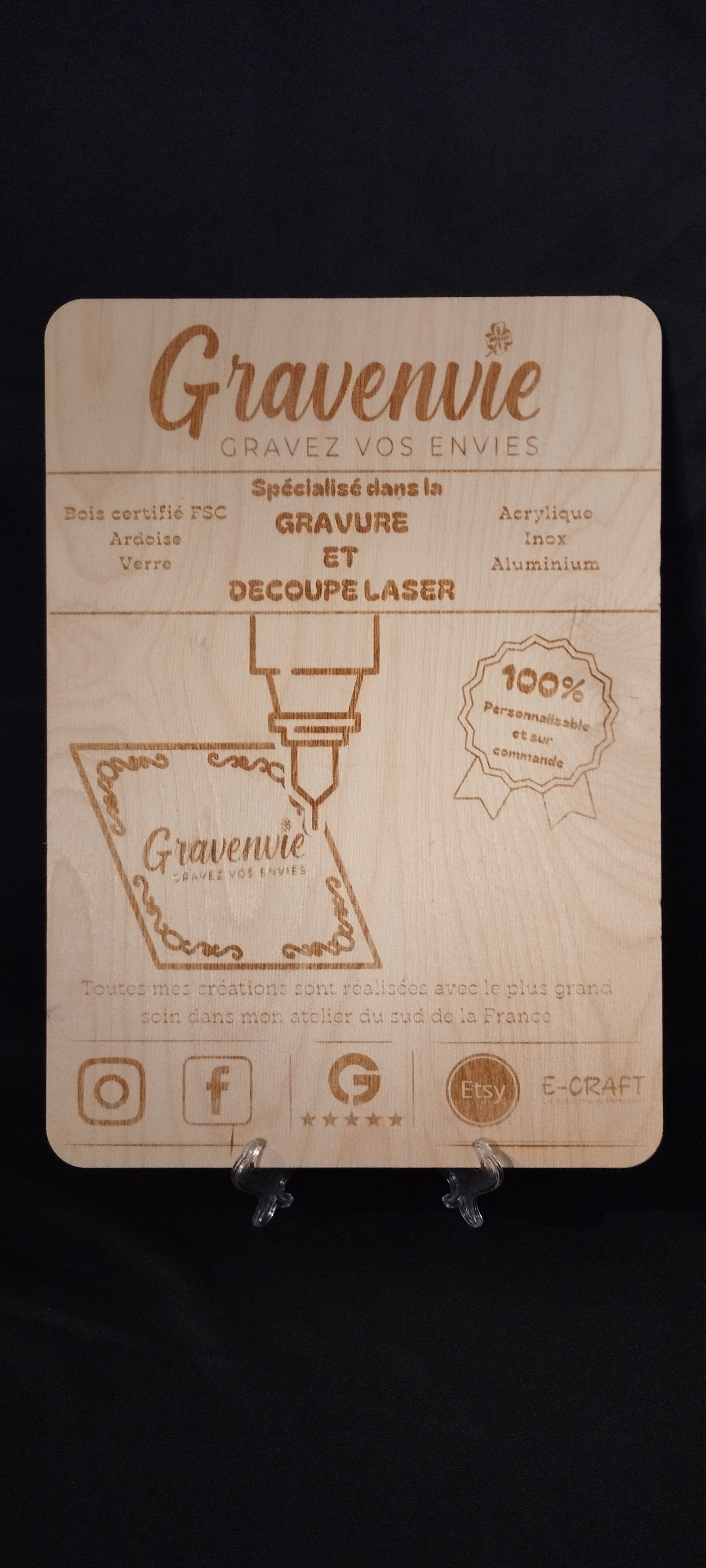 Plaques professionnelles en bois gravées et découpées au laser