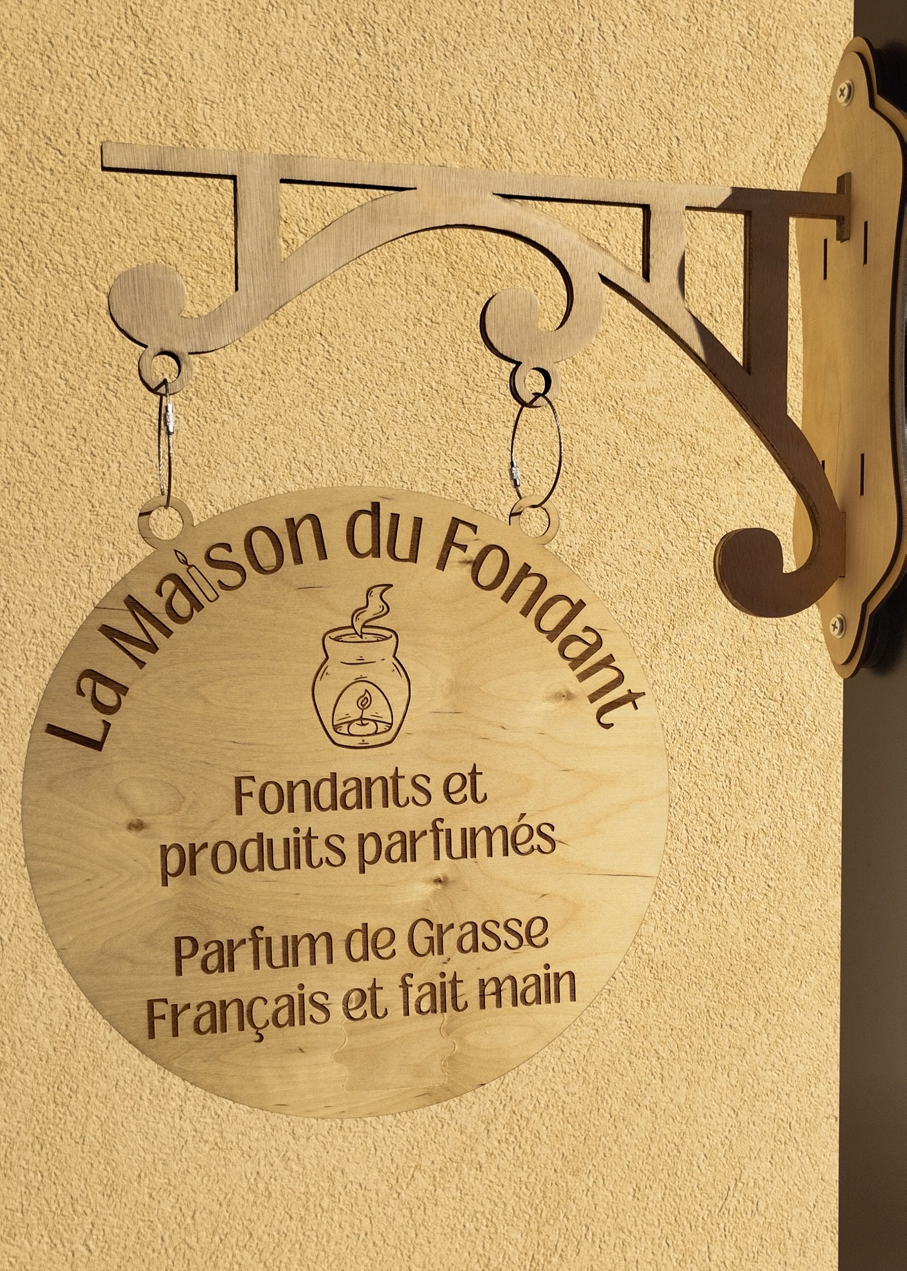 Suspension Pro-Barnum Personnalisée en Bois FSC