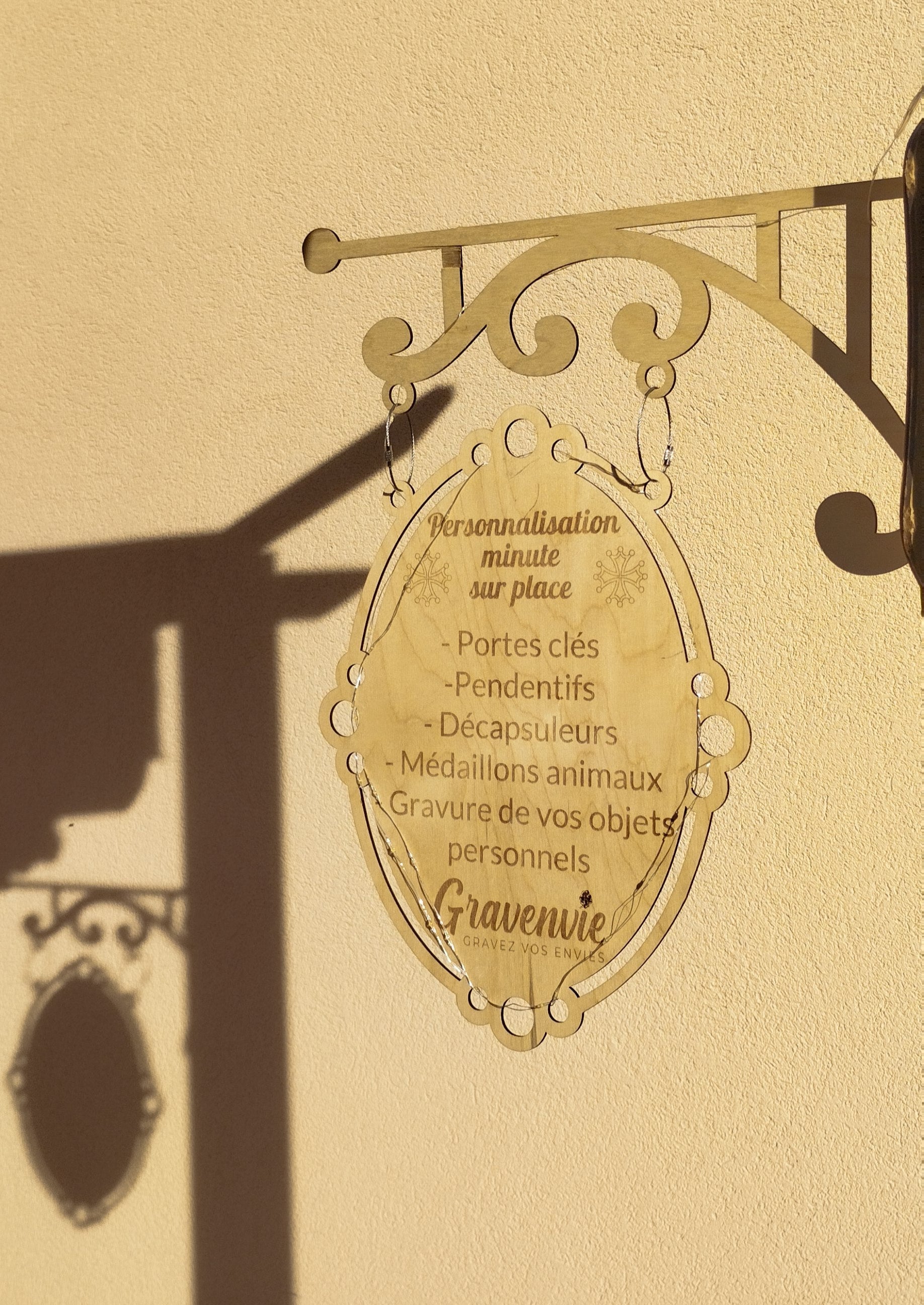 Suspension Pro-Barnum Personnalisée en Bois FSC