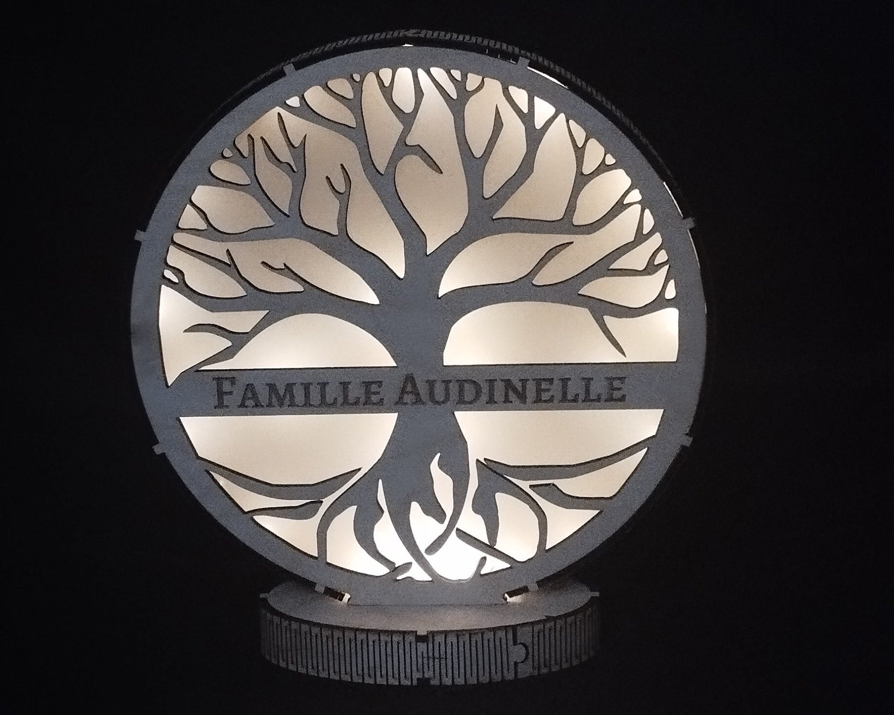 Arbre de vie lumineux personnalisé en bois – Décoration familiale