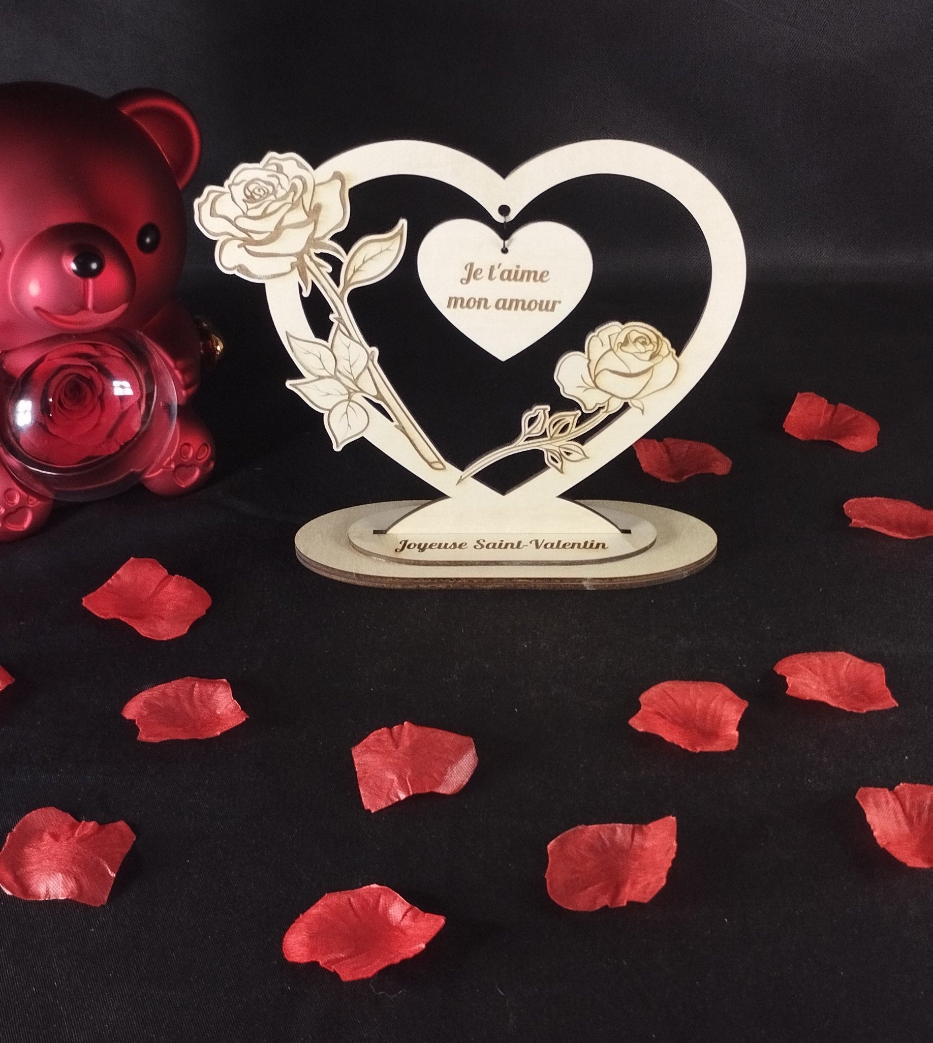 Cœur décoratif en bois personnalisable avec roses – “Je t’aime mon amour”