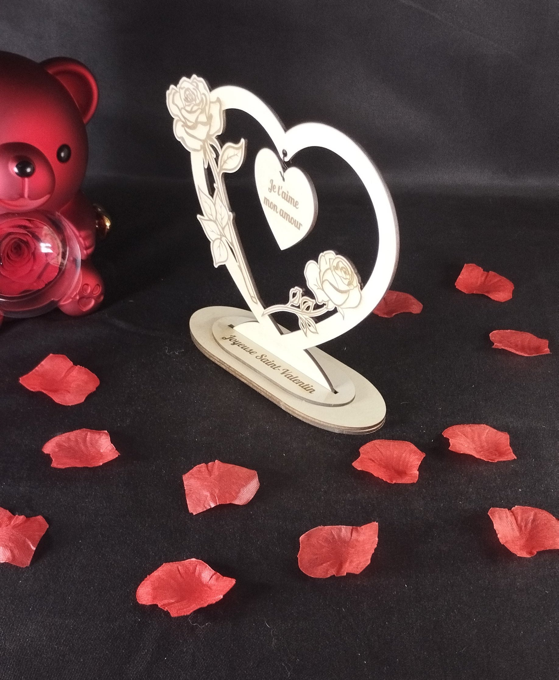 Cœur décoratif en bois personnalisable avec roses – “Je t’aime mon amour”