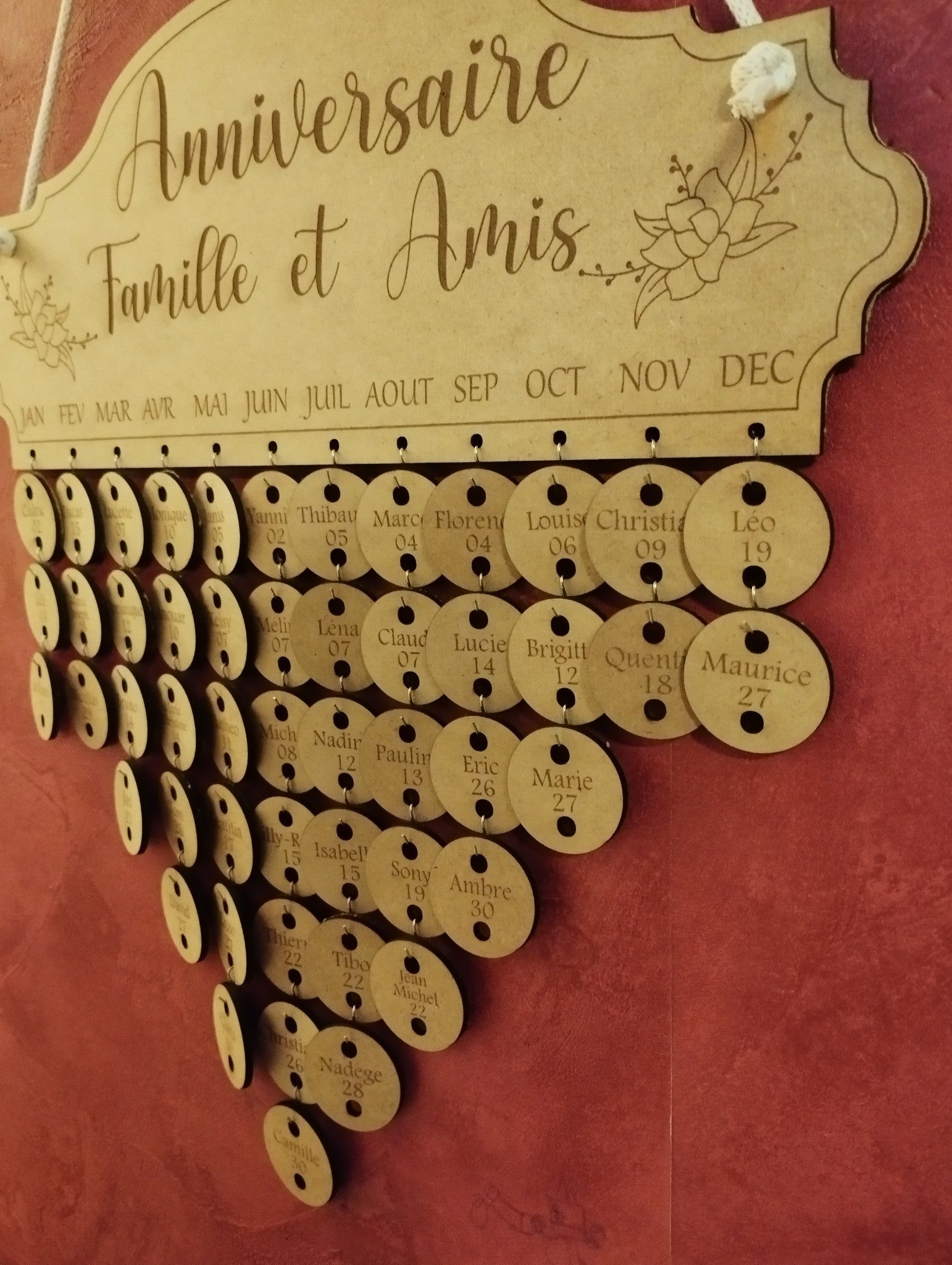 Calendrier anniversaire en bois personnalisé